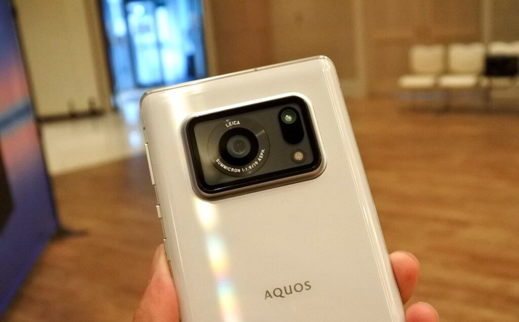 Điện thoại Aquos R6 của Sharp