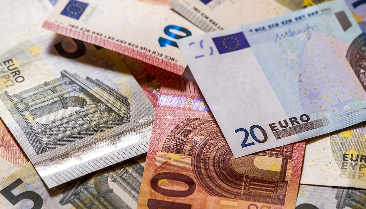 Eximbank hiện giao dịch euro với giá là 27.138 - 27.682 VND/EUR,