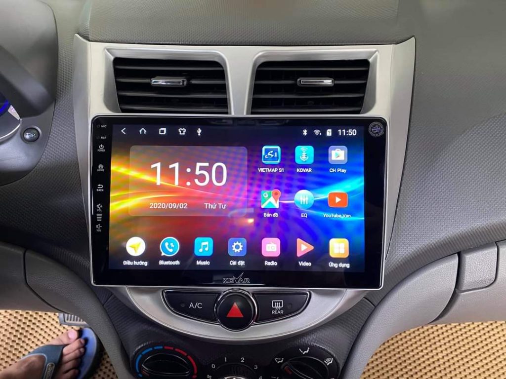 Phát triển màn hình ô tô thông minh hỗ trợ người lái